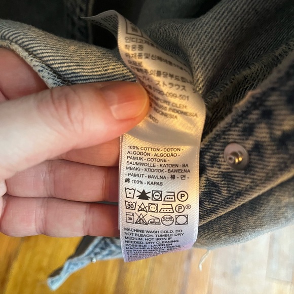 Levi's Distressed Light Blue Denim Button-Down Shirt - Picture 6 of 6